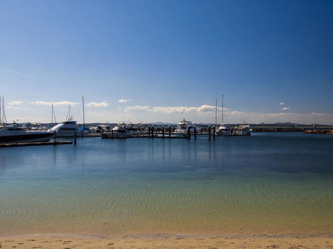 Oaks Nelson Bay Lure Suites - Accommodation Gladstone 3
