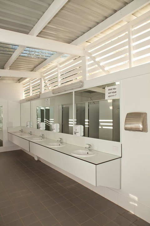 Blue Lagoon Beach Resort - Accommodation Gladstone 20