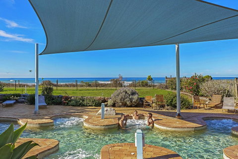 Blue Lagoon Beach Resort - Accommodation Gladstone 3