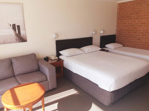 Marina Resort - Accommodation Gladstone 39