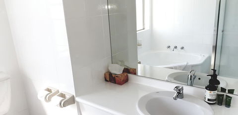 Marina Resort - Accommodation Gladstone 19