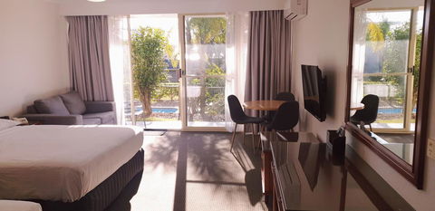 Marina Resort - Accommodation Gladstone 43