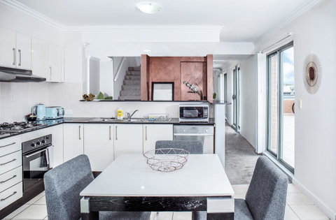 DD Apartments On Darling Harbour - Accommodation Gladstone 1