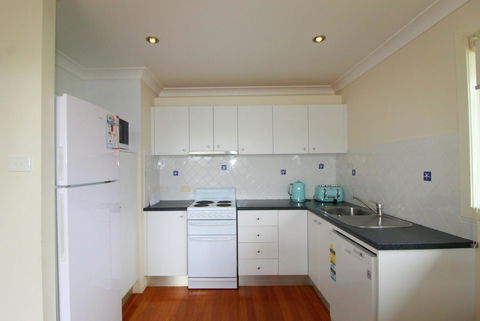 Anglesea, 17 Hodgson Street - Accommodation Gladstone 3