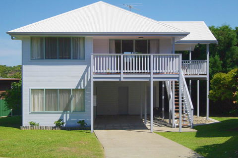 Anglesea, 17 Hodgson Street - Accommodation Gladstone 0