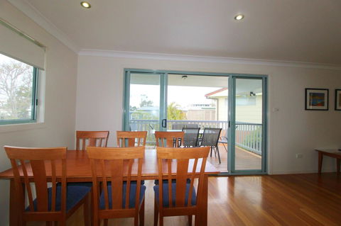 Anglesea, 17 Hodgson Street - Accommodation Gladstone 4