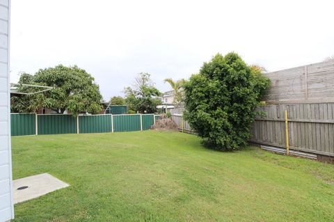 Anglesea, 17 Hodgson Street - Accommodation Gladstone 12