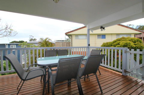 Anglesea, 17 Hodgson Street - Accommodation Gladstone 5