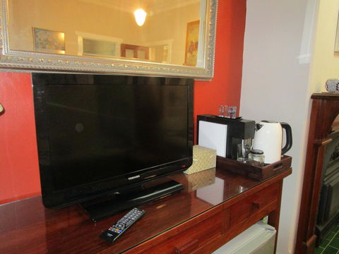 Boot Makers Cottage - Accommodation Gladstone 4
