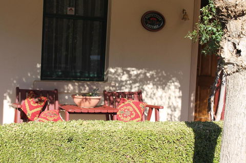 Boot Makers Cottage - Accommodation Gladstone 2