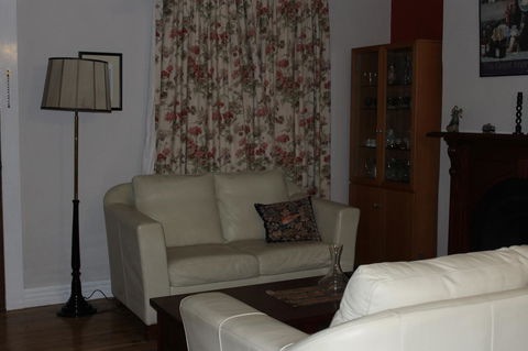 Boot Makers Cottage - Accommodation Gladstone 10