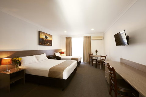Adelong Motel - Accommodation Gladstone 0
