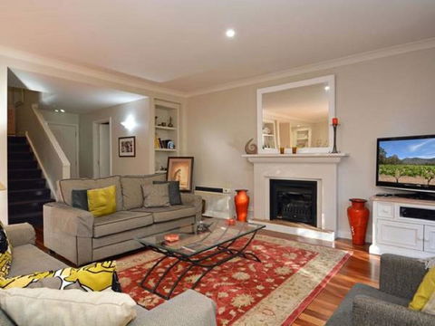 Villa 3br Chianti Villa Located Within Cypress Lakes Resort - Accommodation Gladstone 1