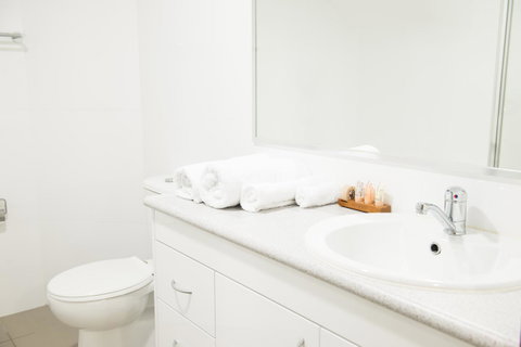 Copacabana Shores - Accommodation Gladstone 10