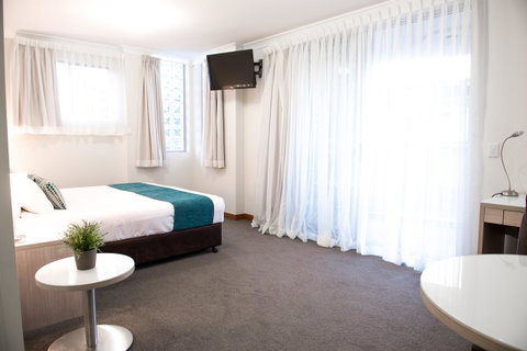 Copacabana Shores - Accommodation Gladstone 15