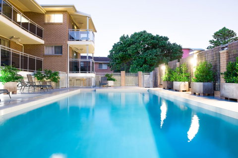 Copacabana Shores - Accommodation Gladstone 11