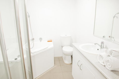 Copacabana Shores - Accommodation Gladstone 6
