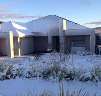 Jindabyne Executive - Accommodation Gladstone