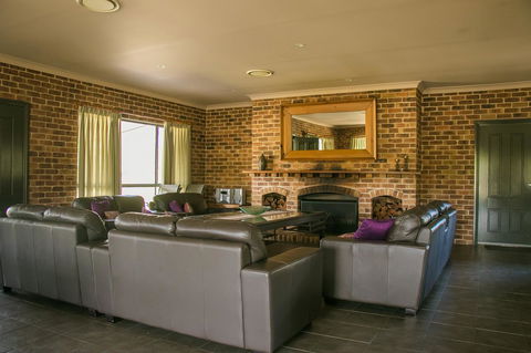 Ironstone Estate Lovedale - Accommodation Gladstone 2