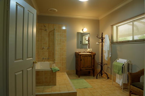 Ironstone Estate Lovedale - Accommodation Gladstone 32