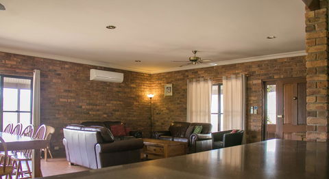 Ironstone Estate Lovedale - Accommodation Gladstone 17
