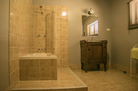 Ironstone Estate Lovedale - Accommodation Gladstone 10