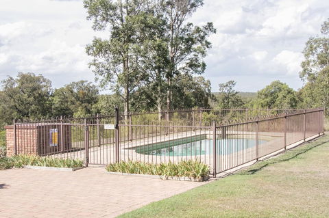 Ironstone Estate Lovedale - Accommodation Gladstone 3