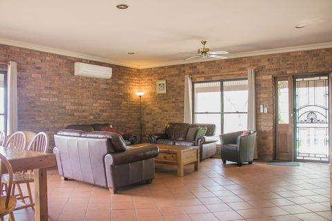 Ironstone Estate Lovedale - Accommodation Gladstone 18