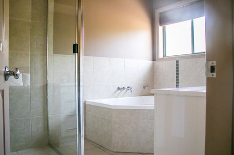 Ironstone Estate Lovedale - Accommodation Gladstone 6
