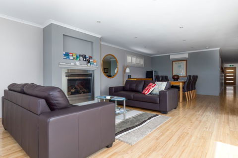 The Edgewater On Greville - Accommodation Gladstone 12