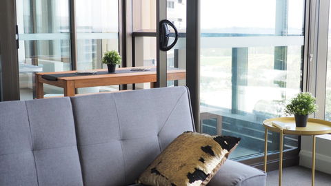 Skygarden Olympic Park View 2 Bedroom Apartment - Accommodation Gladstone 6