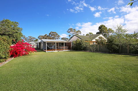 Hayes Beach House I Award Winner I 4 Mins To Beach - Accommodation Gladstone 8