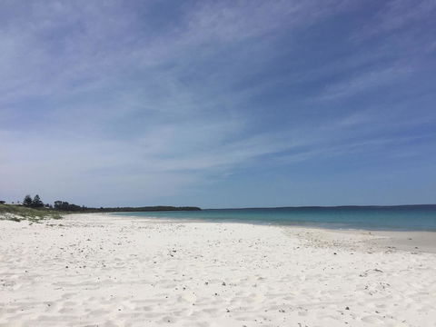 Hayes Beach House I Award Winner I 4 Mins To Beach - Accommodation Gladstone 23