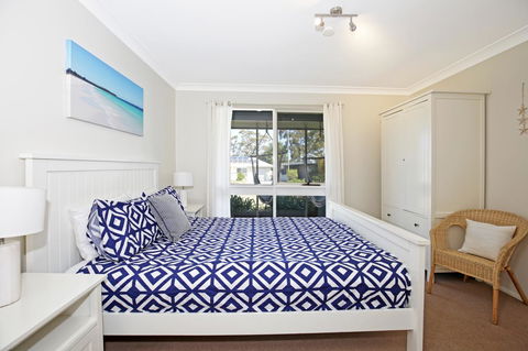 Hayes Beach House I Award Winner I 4 Mins To Beach - Accommodation Gladstone 3
