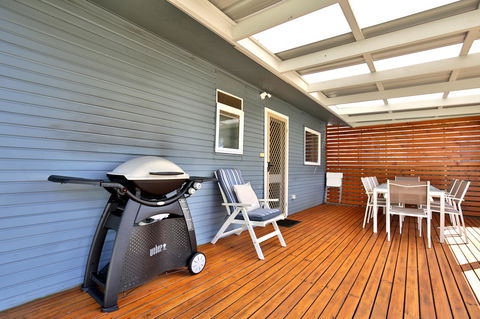 Hayes Beach House I Award Winner I 4 Mins To Beach - Accommodation Gladstone 7