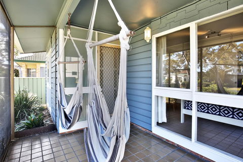 Hayes Beach House I Award Winner I 4 Mins To Beach - Accommodation Gladstone 16