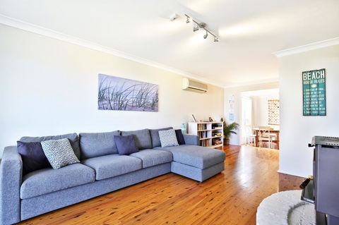Hayes Beach House I Award Winner I 4 Mins To Beach - Accommodation Gladstone 9