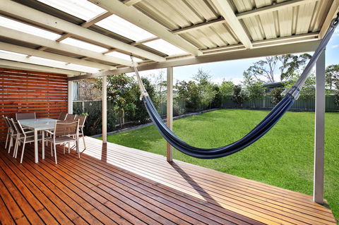 Hayes Beach House I Award Winner I 4 Mins To Beach - Accommodation Gladstone 6