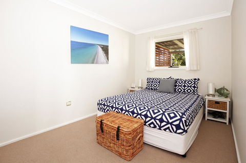 Hayes Beach House I Award Winner I 4 Mins To Beach - Accommodation Gladstone 4