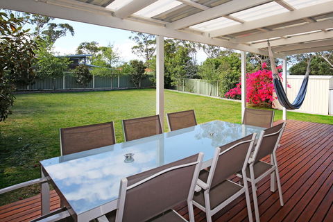 Hayes Beach House I Award Winner I 4 Mins To Beach - Accommodation Gladstone 1