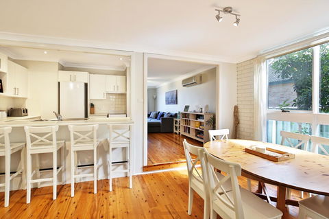 Hayes Beach House I Award Winner I 4 Mins To Beach - Accommodation Gladstone 12