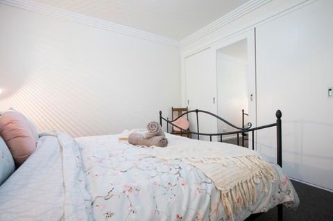 Armidale Cottage - House 2 - Accommodation Gladstone 24