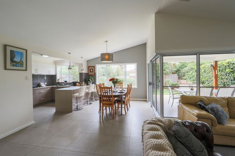 Armidale Cottage - House 2 - Accommodation Gladstone 16