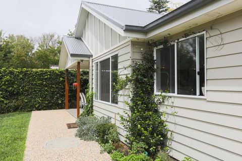 Armidale Cottage - House 2 - Accommodation Gladstone 2
