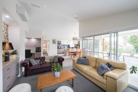 Armidale Cottage - House 2 - Accommodation Gladstone 19