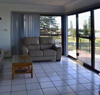 Oxley 8 at Tuncurry - Accommodation Gladstone