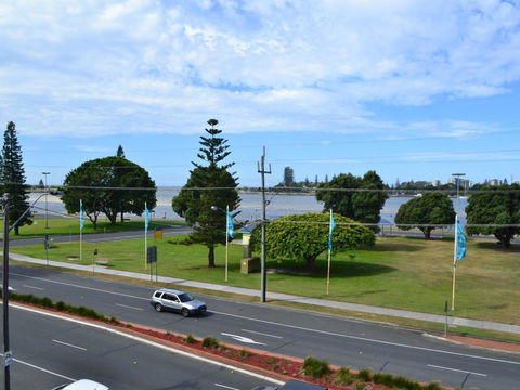 Oxley 8 At Tuncurry - Accommodation Gladstone 1