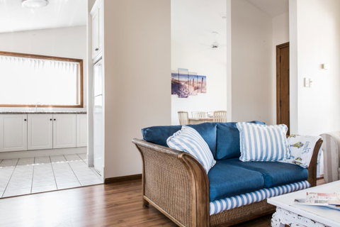 Ambience - Accommodation Gladstone 8
