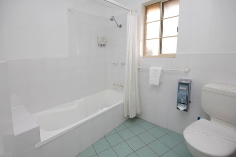 Sapphire Waters Motor Inn - Accommodation Gladstone 18