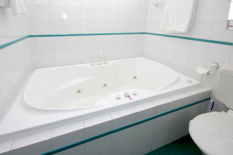 Sapphire Waters Motor Inn - Accommodation Gladstone 25
